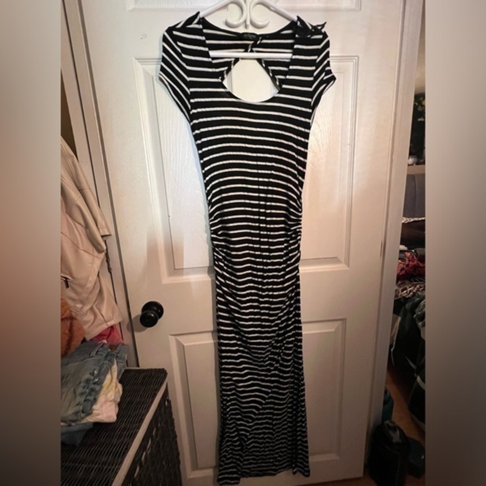 Eclipse BOGO Fun summer striped maxi dress size medium beach resort ⚫️